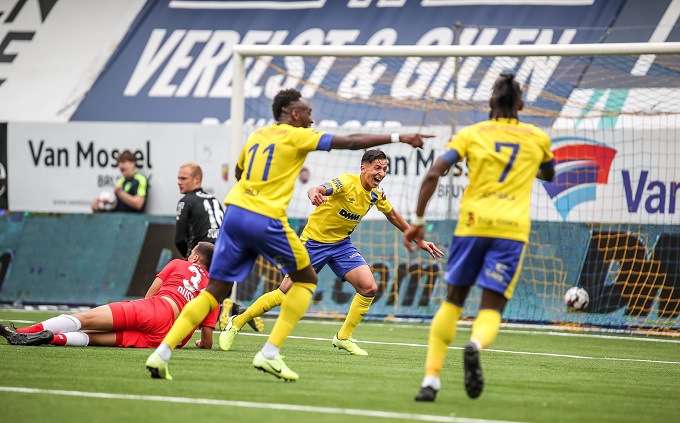 Sint-Truidense thắng trận đầu tiên, Công Phượng càng thêm lo lắng