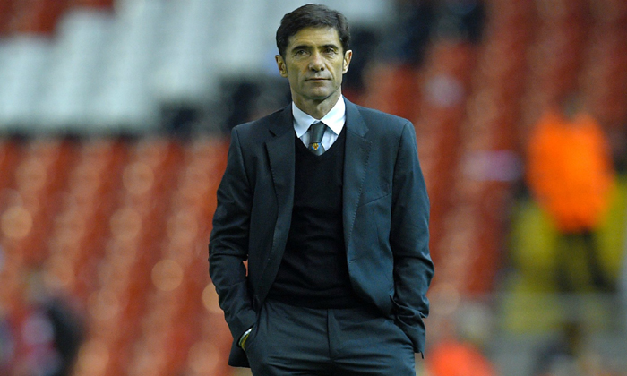 Valencia sa thải HLV trưởng ngay trước thềm đại chiến với Barcelona