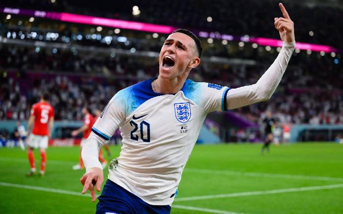 Báo Anh so sánh 'thần đồng' Việt Nam với Phil Foden