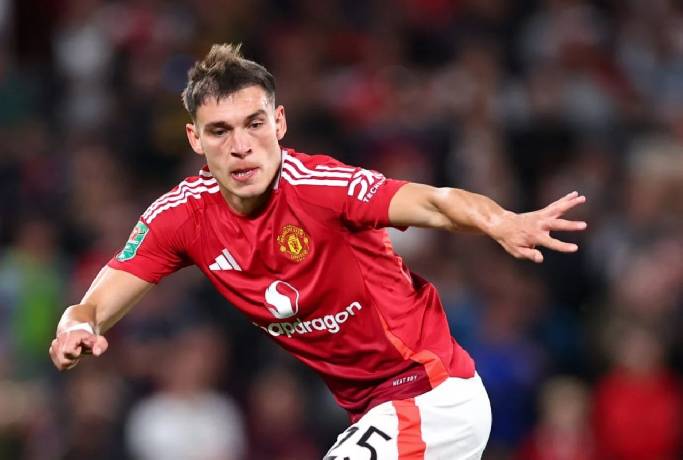 HLV Ruben Amorim chửi mắng Ugarte ngay trước toàn đội MU