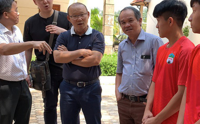 Bầu Đức lặn lội sang Hàn Quốc để cảm ơn HLV Park Hang Seo