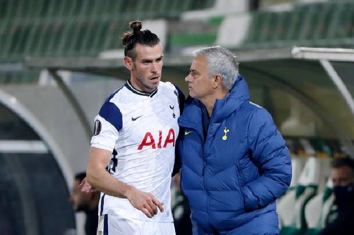 Mourinho đi&ecirc;n tiết v&igrave; Gareth Bale &lsquo;học đ&ograve;i&rsquo; cựu tiền đạo Nam Định