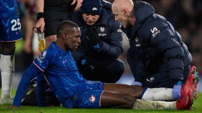 Jackson nghỉ d&agrave;i hạn, Chelsea hết sạch tiền đạo cắm