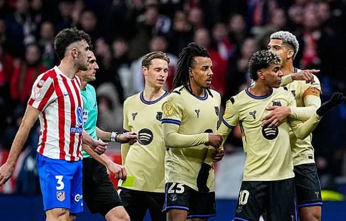 HLV Simeone chế giễu Lamine Yamal trong trận thảm bại của Barcelona