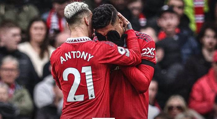 Casemiro bật khóc vì nhận thẻ đỏ trực tiếp thứ 2 trong sự nghiệp