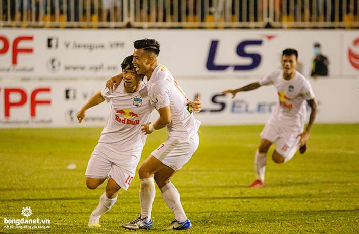 Công Phượng đối mặt án phạt nguội