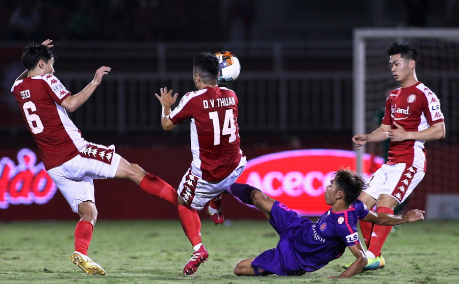 Thầy trò Công Phượng nhận lỗi sau trận thua derby trước Sài Gòn