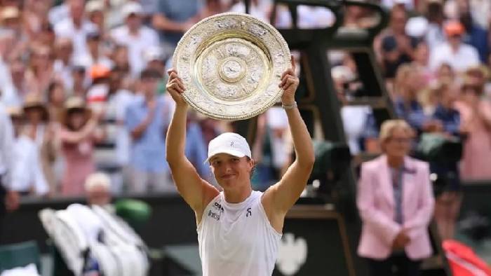 Swiatek thắng hủy diệt 6-0, 6-0 ở chung kết, lần đầu vô địch Wimbledon