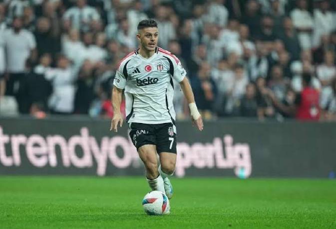 Soi kèo góc Besiktas vs Hradec Kralove, 00h00 ngày 14/08