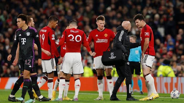 Ten Hag mơ hồ trước khả năng đấu Liverpool của Maguire và Shaw