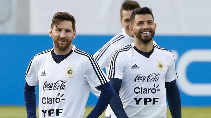 Tin chuyển nhượng tối 14/1:  Barca muốn t&aacute;i hợp cặp tiền đạo Messi - Aguero