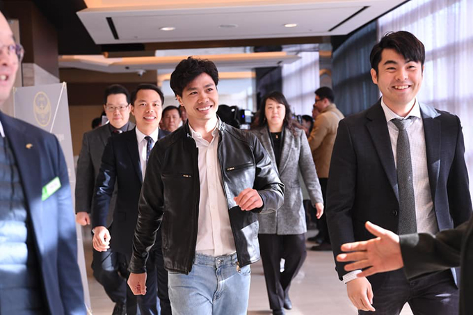 Công Phượng như tài tử Hàn Quốc trong ngày ra mắt Incheon