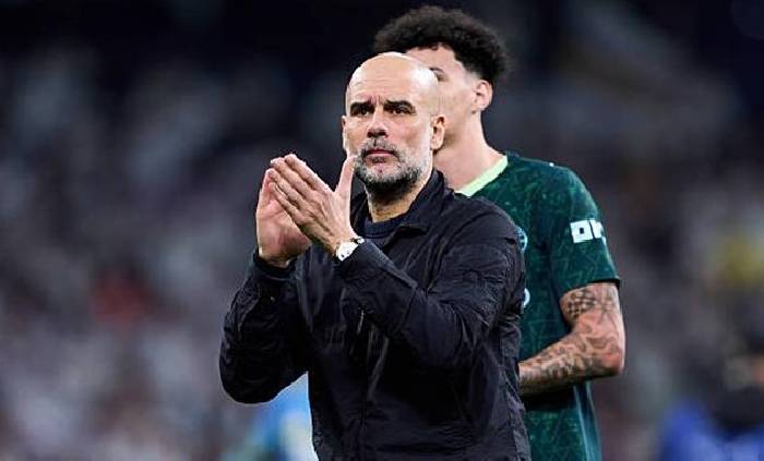 Pep Guardiola thừa nhận Man City có thể đầu hàng trước Arsenal