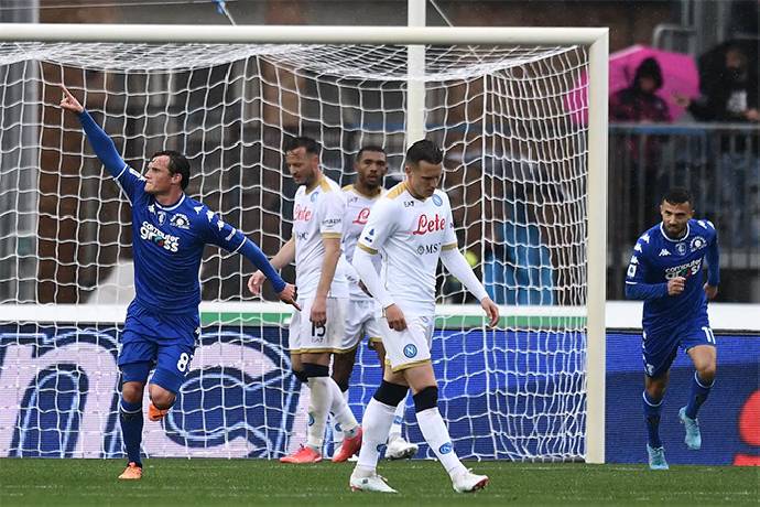 Soi kèo góc Napoli vs Empoli, 1h45 ngày 15/4