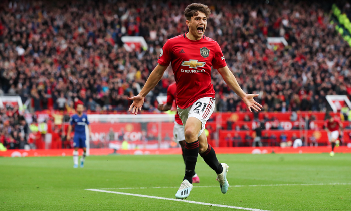 Daniel James c&acirc;n bằng kỷ lục tồn tại 23 năm của Ole Gunnar Solskjaer