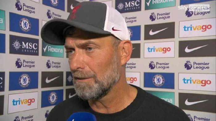 Klopp: 'Bị thế m&agrave; cậu ta c&ograve;n chưa lao v&agrave;o t&ocirc;i l&agrave; k&igrave;m chế lắm rồi'