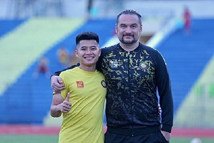 HLV ch&acirc;u &Acirc;u động vi&ecirc;n học tr&ograve; ở tuyển Việt Nam