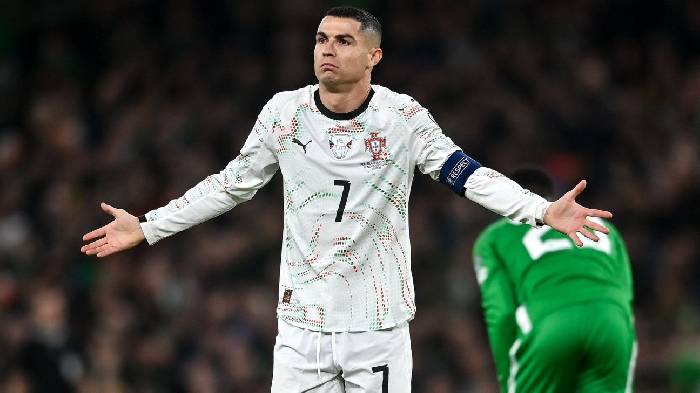 Ronaldo đối mặt nguy cơ bị treo gi&ograve; tại World Cup 2026 sau tấm thẻ đỏ lịch sử