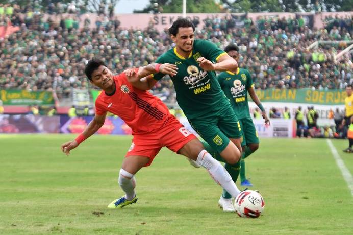 Máy tính dự đoán bóng đá 15/12: Persija vs Persebaya