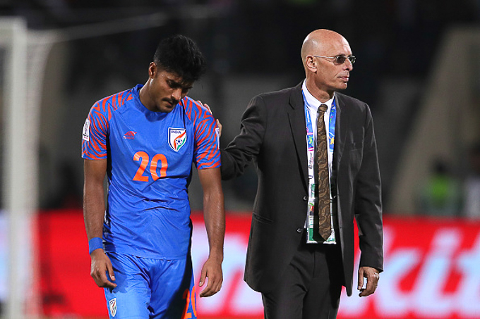 Lái trưởng Ấn Độ từ chức sau khi bị loại tức tưởi