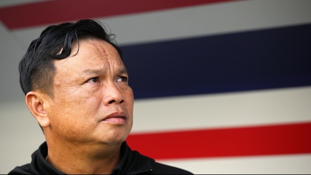 HLV tạm quyền Thái Lan suýt 'trụy tim' ở trận hòa UAE