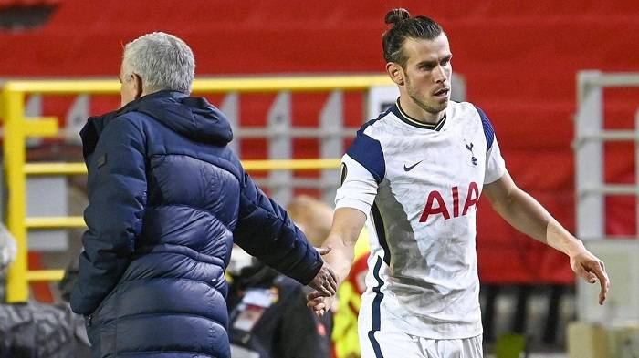 Mourinho &ugrave; hết cả tai v&igrave; Gareth Bale 