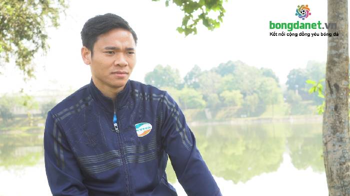 Trần Nguy&ecirc;n Mạnh: Tấm thẻ đỏ nghiệt ng&atilde;, &yacute; nghĩ giải nghệ v&agrave; lời nhắn &ldquo;kh&ocirc;ng muốn con m&igrave;nh nối nghiệp thủ m&ocirc;n&rdquo;