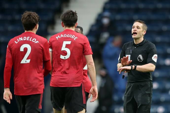 Harry Maguire: 'T&ocirc;i kh&ocirc;ng nghĩ trọng t&agrave;i lại bẻ c&ograve;i chống lại MU'