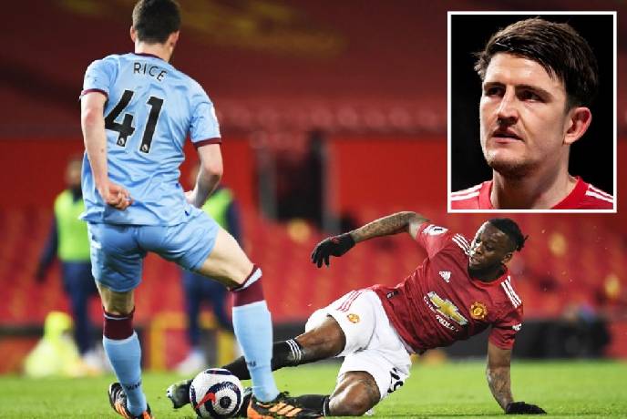 Sau Rashford đến lượt Wan-Bissaka bị Maguire mắng xa xả tr&ecirc;n s&acirc;n