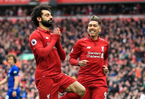 Salah l&yacute; giải kiểu ăn mừng lạ khi gi&uacute;p Liverpool đả bại Chelsea