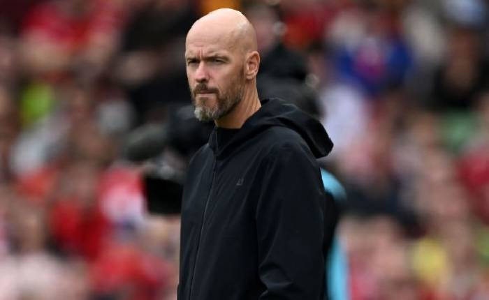 Trụ cột hàng thủ báo tin dữ khiến HLV Ten Hag 'tái mặt'