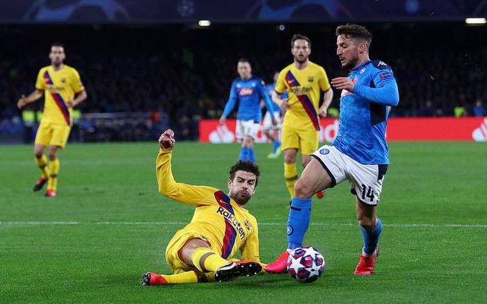 Tỷ lệ k&egrave;o nh&agrave; c&aacute;i Barcelona vs Napoli mới nhất, 0h45 ng&agrave;y 18/2