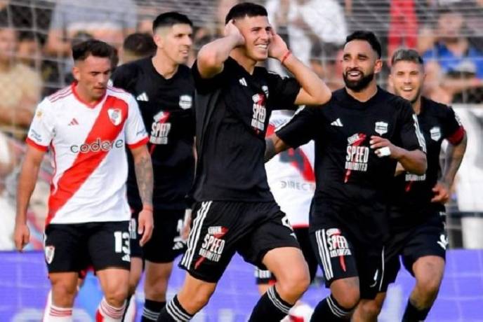 Nhận định, soi k&egrave;o Sarmiento Junin vs Deportivo Riestra, 3h00 ng&agrave;y 18/2: Phong độ tr&aacute;i ngược