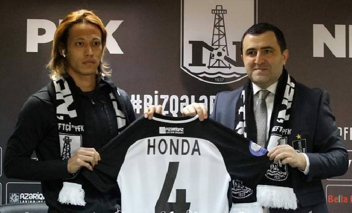 HLV ĐT Campuchia tiếp tục 'chơi bóng vì đam mê' ở tuổi 34