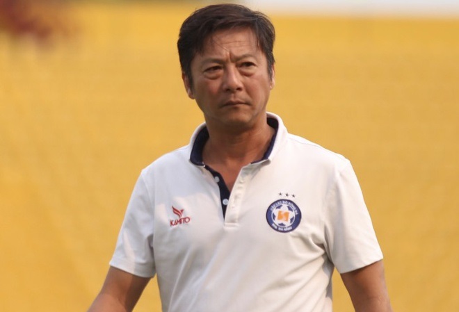 HLV Lê Huỳnh Đức thể hiện tài lẻ, Đức Chinh ngả mũ thán phục