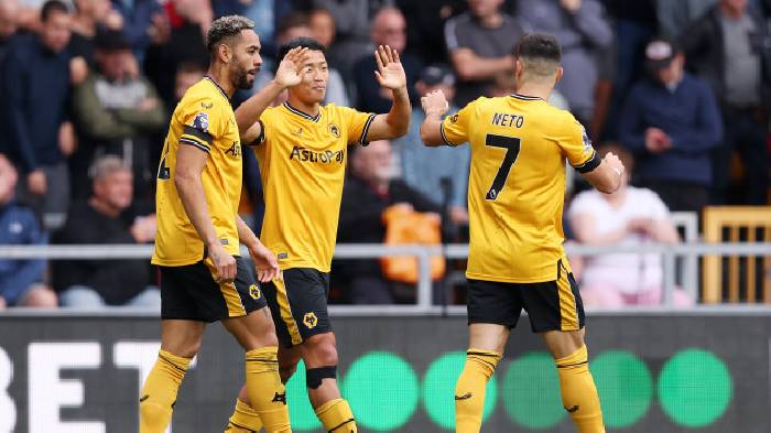 'Như chốn không người, hàng thủ Liverpool bó tay với cậu ta'