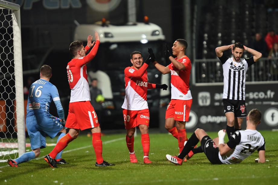 Nhận định AZ Alkmaar vs VVV Venlo, 1h00 ngày 18/10