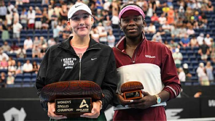 &lsquo;Thần đồng&rsquo; Mirra Andreeva gi&agrave;nh danh hiệu đầu ti&ecirc;n trong năm 2026