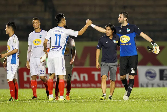 Thủ m&ocirc;n gi&aacute; 12 tỷ tiết lộ l&yacute; do &acirc;m thầm rời HAGL