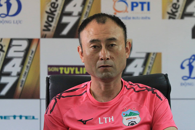 HAGL thảm bại, HLV Lee Tae Hoon 'đổ tại' mặt cỏ Sông Lam