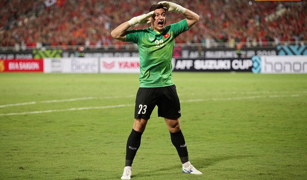 Sài Gòn FC trả lời về tin đồn mua Văn Lâm giá 1,2 triệu USD