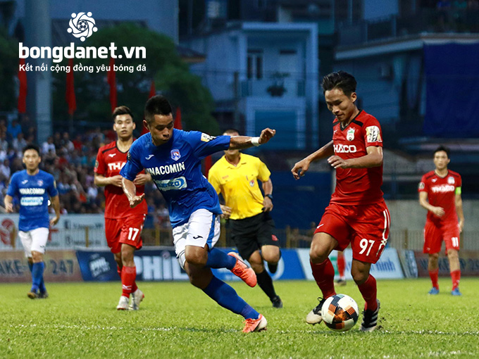 V&ograve;ng 21 V.League: Trọng t&agrave;i li&ecirc;n tiếp mắc sai lầm nghi&ecirc;m trọng