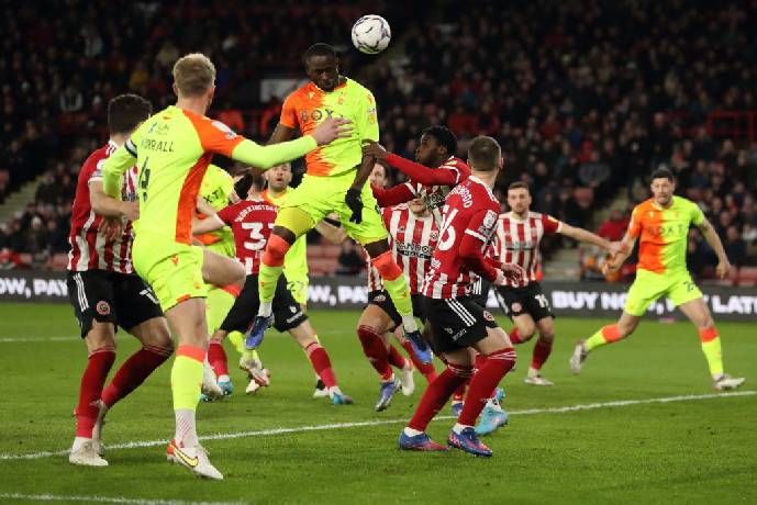 Soi kèo phạt góc Nottingham vs Sheffield United, 01h45 ngày 19/8