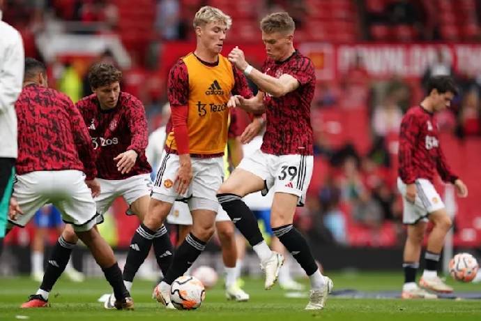 'Người vô hình' của M.U trước Brighton gia nhập đội 6 lần vô địch C1