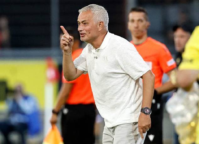 HLV đầu tiên bị sa thải ở cúp C1 châu Âu, Mourinho sẵn sàng tái xuất