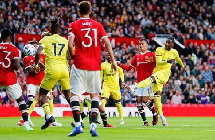 Soi k&egrave;o phạt g&oacute;c Brentford vs MU, 3h00 ng&agrave;y 20/1