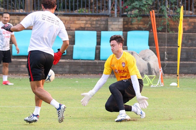 Bộc lộ điểm yếu, Văn Lâm có thể lỡ hẹn trận mở màn Thai League 2019