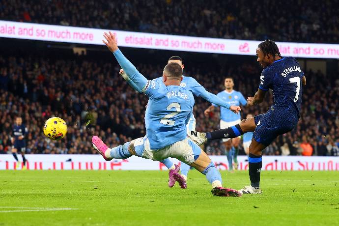 Bị người cũ 'hành hạ', Man City suýt thua Chelsea