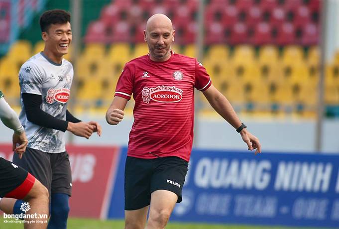 Tại sao TP.HCM gạch tên Bùi Tiến Dũng ở trận derby Sài Gòn?