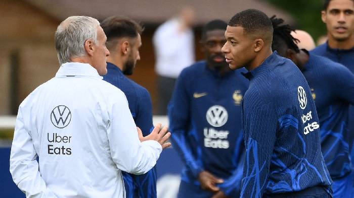 Deschamps 'thăng chức' cho Mbappe trên tuyển Pháp